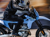 「心躍るじゃねーか！」スズキの新型『DR-Z4S/SM』、発表から1か月もSNSでは期待つのるばかり 画像