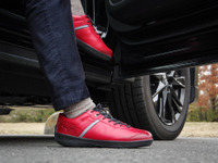 ミズノの「歩ける」ドライビングシューズ、新登場の高級モデル『ベアクラッチL』を試してみた 画像