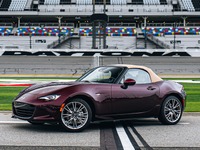 マツダ『ロードスター』、35周年記念モデルを米国発表…6速MTのみで300台限り 画像