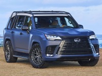 レクサス『LX』、サーフィン仕様を提案…マットブルーにホワイトルーフで波と砂浜を表現 画像