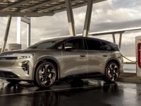米ルーシッドの新型EV、テスラ以外で初のNACS充電ポート標準装備…400kW急速充電を実現 画像