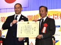 ダカールラリー2連覇、三菱自動車の増岡浩氏がスポーツ功労者顕彰を受賞 画像