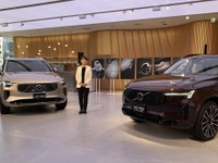 ボルボ『XC90』改良新型、新しい顔で登場…フラッグシップ7シーターSUV、価格は1019万円から 画像