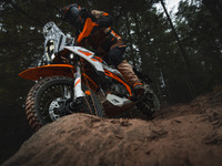 「R」も追加！ KTM『390アドベンチャー』シリーズ、2025年モデルを発表 画像