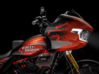 ハーレーダビッドソン史上最強の『CVO Road Glide RR』が発表、131台限定で価格は約1630万円 画像