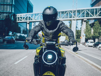 「かっこよ」「欲しいかも」ハスクバーナの新型『ヴィットピレン801』、斬新デザインにSNS注目 画像