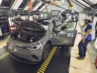 米自動車労組、VWを労働法違反で告発…工場の人員削減に反発 画像