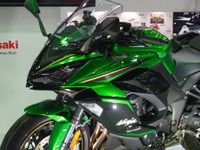 ラメラメのグリーンでギラギラ、スペシャルなカワサキ『Ninja 1100SX SE』…大阪モーターサイクルショー2025 画像