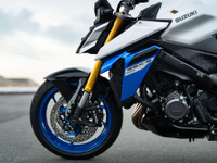 【スズキ GSX-S1000 試乗】猛獣のように吠えるエキゾースト音に魂が震える…佐川健太郎 画像