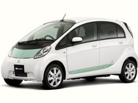【三菱 i-MiEV 試乗】航続160kmではおねえさん軍団は納得しない…岩貞るみこ 画像