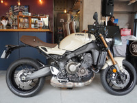 「主役はタンク色だけじゃない」話題の新型ヤマハ『XSR900』、日本限定「アイボリー」に込めたデザインの想いとは？ 画像