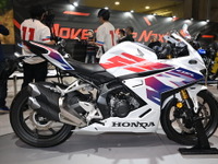 30年前のカラー再現で話題に、ホンダ『CBR250RR』に注目…東京モーターサイクルショー2025 画像