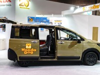 ホンダ『フリードe:HEV クロスター』がペットイベントに登場！ 『N-VAN e:』はワンコのためのレトロなディスコに変身…インターペット2025 画像