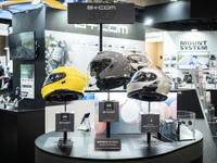 サイン・ハウスのインカム半端ないって！ ビルトインで超スマートな「B+COM SX1」に、バイクライフを豊かにするグッズを大量展示 画像