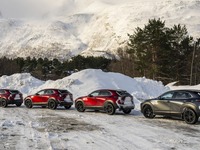 マツダ『CX-30』、持続可能燃料だけで北欧2100kmを走破…1台317kgのCO2削減 画像