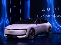 「4リングがない」アウディの新ブランド「AUDI」、第一弾『E5スポーツバック』発表…上海モーターショー2025 画像