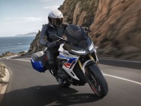 「新しいの出るの!?」排気量アップで進化、BMW『R 1300 RS』サプライズ発表にファン興奮 画像