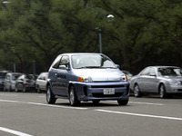 ホンダ、燃料電池市販車『FCX』のプロトタイプ発表……実験車からここが変わった 画像