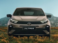 タタの小型ハッチバック『アルトロズ』、改良新型はセグメント初の機能満載 画像