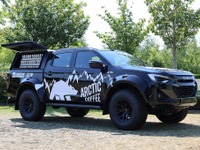 いすゞのピックアップトラック『D-MAX』が移動式コーヒーショップに変身！ 英国フェスに 画像