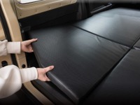スズキ『ジムニー』での車中泊をもっと快適に！ 専用フルフラットマットが新登場 画像