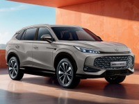 MGの小型SUV『HS』、ハイブリッド2モデルを英国投入…燃費18.2km/リットル 画像