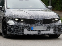 ついに「BMW M3」が電気で走る！ 4モーターを収める肉厚フェンダーが露出 画像