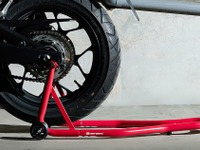 バイクの洗車＆メンテナンスを楽に、耐荷重200kgの「メンテナンススタンド」発売 画像