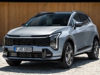 キアの主力SUV『スポーテージ』、改良新型は電動化とデザイン刷新 画像