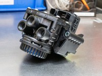 ヒョンデの日本向けバス、ZFの最新世代エアサス採用で乗降性向上 画像
