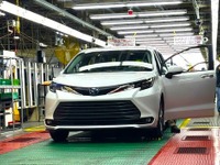 トヨタの米インディアナ工場、ハイブリッド車生産100万台…ミニバン『シエナ』がラインオフ 画像