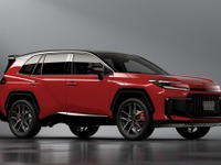 トヨタ RAV4 新型、PHEVのEV航続は150km 画像