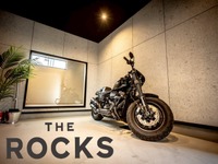 大型バイク4台収納可能なガレージ付き住宅「THE ROCKS」、横浜に誕生 画像