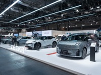 中国ジーリー、香港市場で存在感拡大…電動タクシー1000台納車とeVTOL展示 画像
