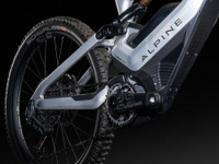 アルピーヌと仏ラピエール、約200万円の高級電動マウンテンバイク発表 画像
