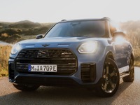 MINI『カントリーマン』に200台の限定車「スレート・ブルー」登場、価格は598万円 画像