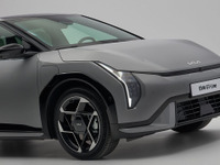 キア初のCセグ電動ハッチバック『EV4』、今秋英国で納車開始へ 画像