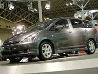 【東京ショー2002速報】トヨタ『ウィッシュ』の発売時期は…言えません 画像