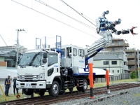 名称が『ZIZAI』に決定、インタラクティブ操作の多機能鉄道重機 画像