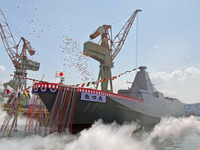 変な形の護衛艦、3900トン型「たつた」が進水式　三菱重工業・長崎で建造 画像