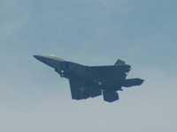 F-22ステルス戦闘機、日本の本土に初飛来 画像