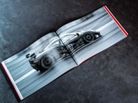 1995年のルマン制したマクラーレン『F1 GTR』、日本人カメラマンによる写真集を限定発売 画像