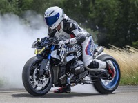 社員がカスタム、BMW『R 1300 R TITAN』発表…亜酸化窒素ブーストだっ 画像