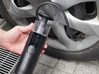 クルマもバイクも自転車も、アウトドアにも活躍するコンパクトな電動エアーポンプ「AirCore」発売 画像