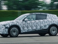 メルセデスベンツ『GLC』次期型のEVプロトタイプを公開、Sクラス譲りのエアサス搭載 画像