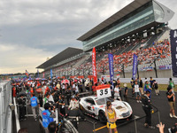 【SUPER GT 第6戦】新人コンビが夕闇のチェッカー 画像