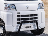 『ハイゼットカーゴ』をボルトオンでワイルドに！ fusion FROM SPIEGELが「専用ブルバー」発売 画像