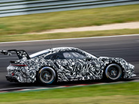 ポルシェ911のレーシングカー「911カップ」、新型が今夏デビューへ…プロトタイプの写真公開 画像