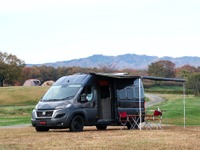 サスペンションの「カヤバ」が新型キャンピングカー披露へ！ コンセプトは「別荘を持ち運ぶ」 画像