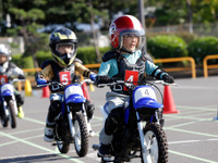 わが子が3時間で“一人前のライダー”に…未来のバイク好きを育てる「赤字事業」は、親子の絆を深める「感動体験」だった 画像